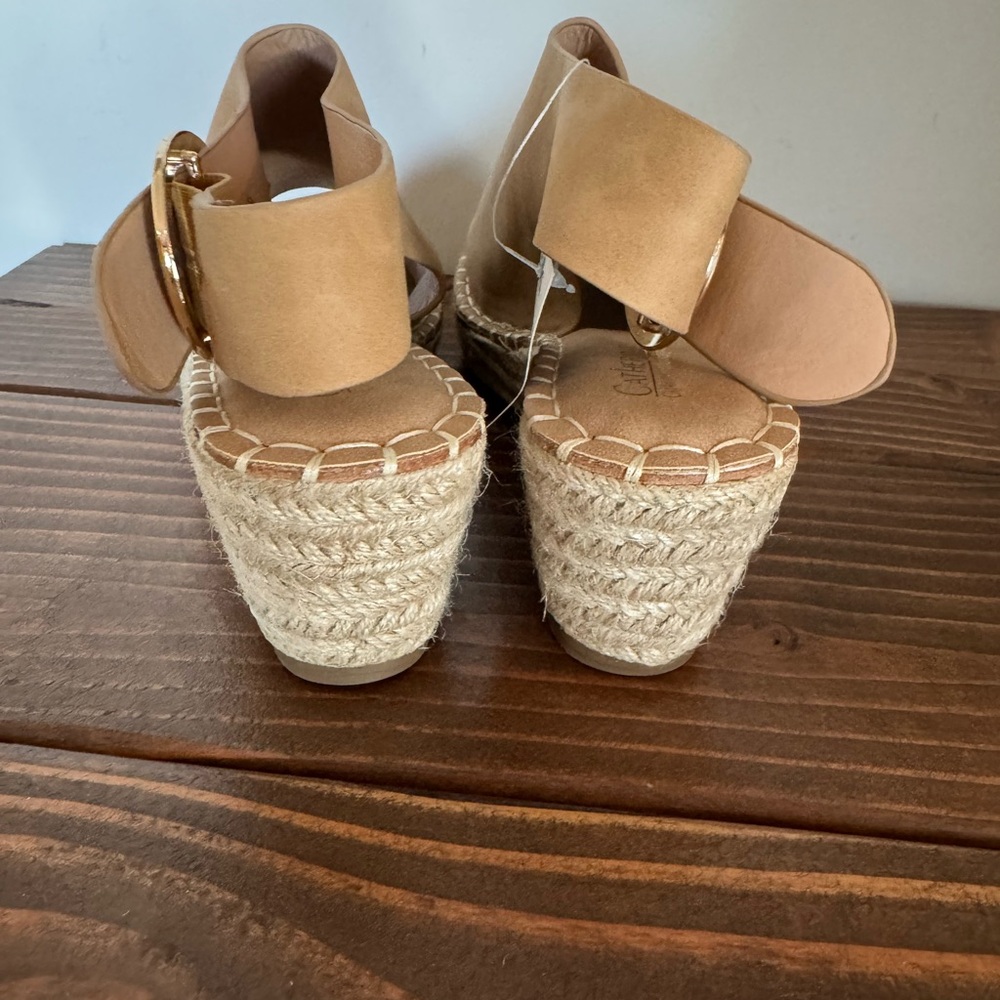 NWT-Tan Wedge Sandals -7 - Picture 5 of 8